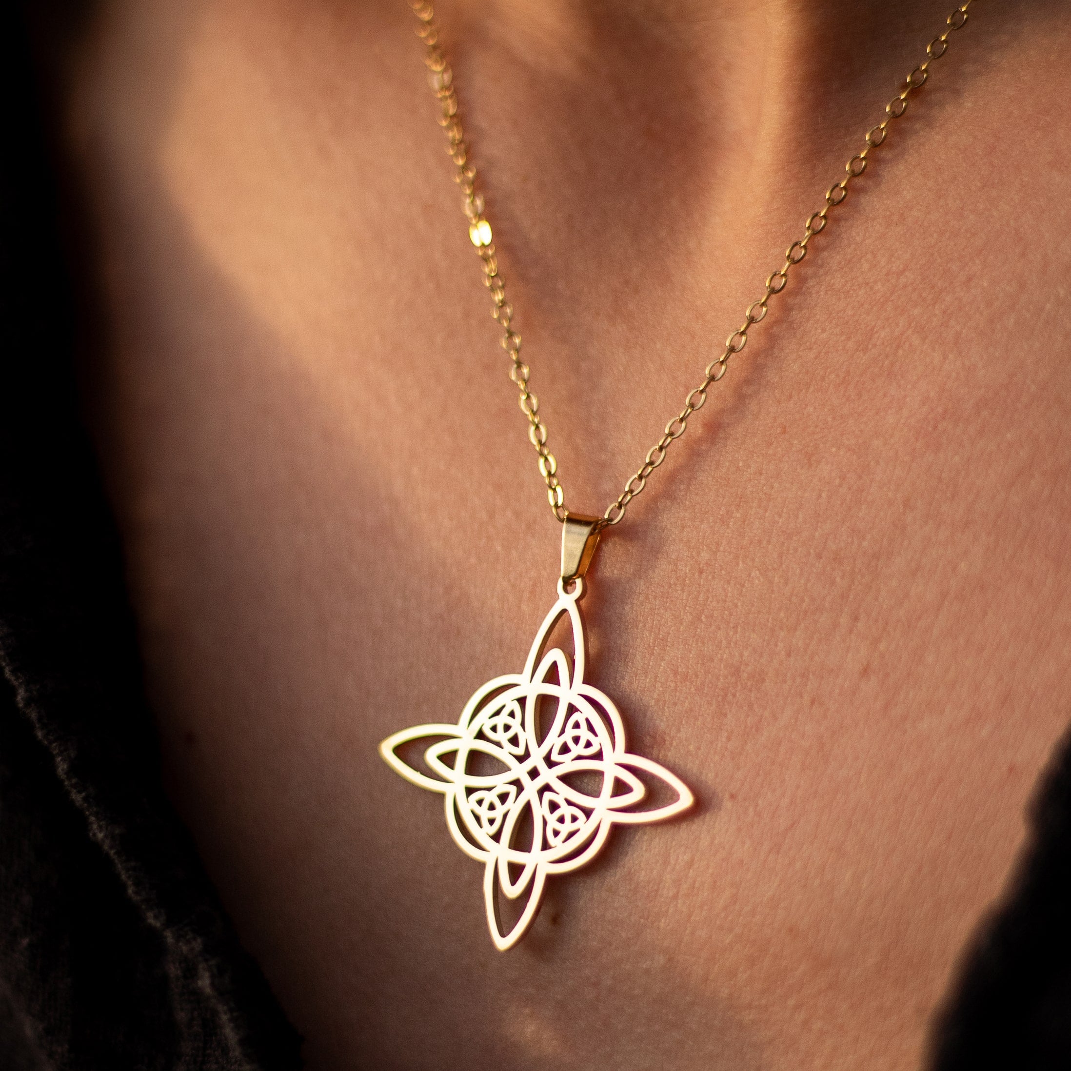 Pendentif "Protection Éternelle" en Nœud de Sorcière - - L'Arbre des Chakras