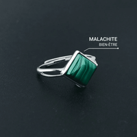 Bague Ajustable "Éclat Verdoyant" en Malachite - Forme Carré -  - L'Arbre des Chakras