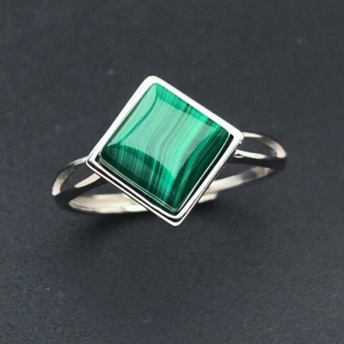 Bague Ajustable "Éclat Verdoyant" en Malachite - Forme Carré -  - L'Arbre des Chakras