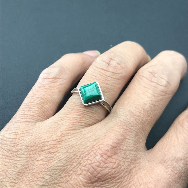 Bague Ajustable "Éclat Verdoyant" en Malachite - Forme Carré -  - L'Arbre des Chakras