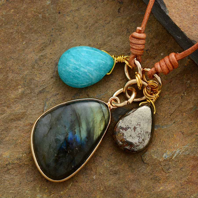 Collier Pendentif "Trio Sacré" en Amazonite, Labradorite & Pyrite -  - L'Arbre des Chakras