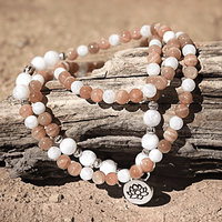 Bracelet Mala "Bonheur Féminin" en Pierre de Lune & de Soleil -  - L'Arbre des Chakras