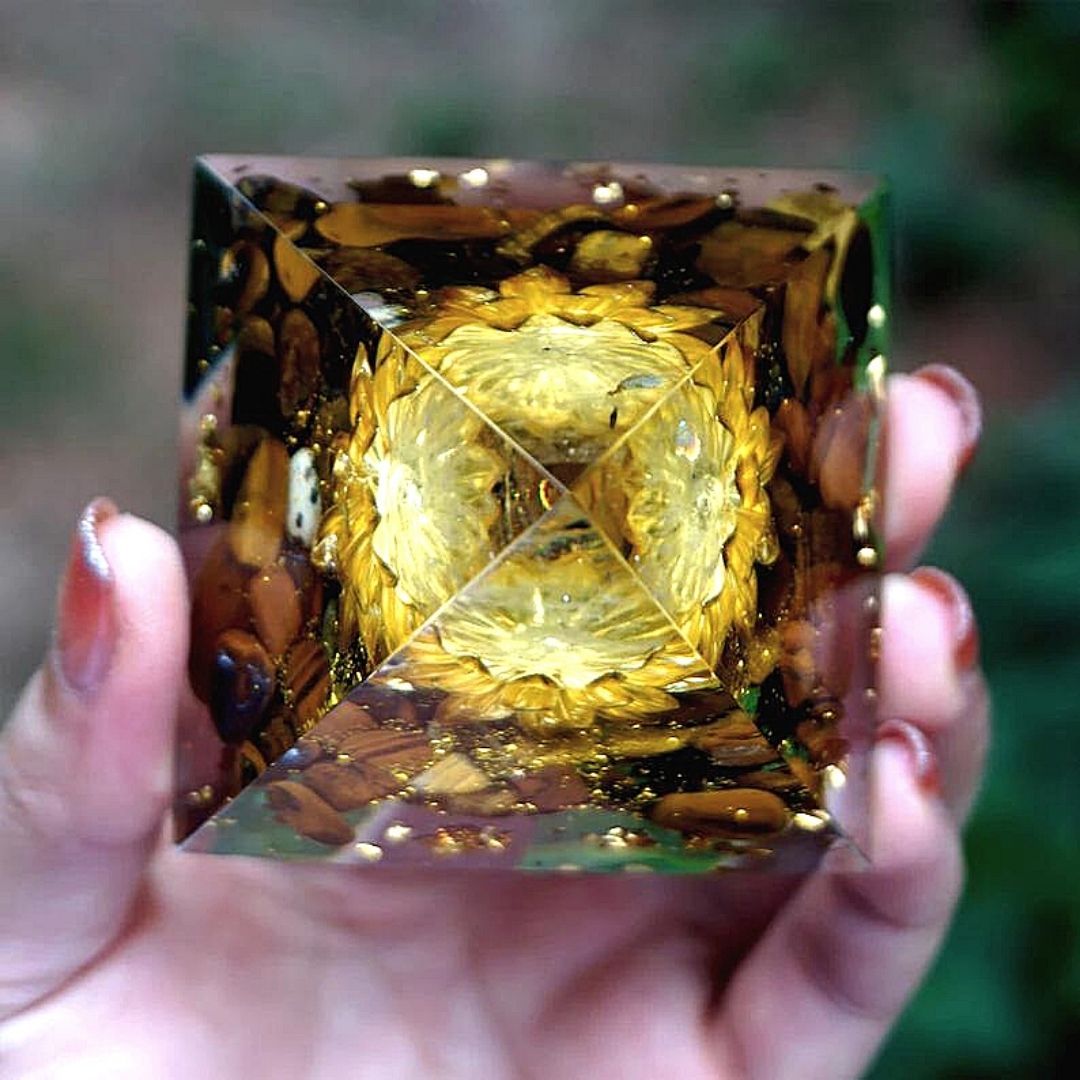 Orgonite "Lotus" en Œil de Tigre -  - L'Arbre des Chakras