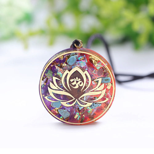 Pendentif Orgonite "Lotus-Om" en Turquoise & Oeil de Tigre -  - L'Arbre des Chakras