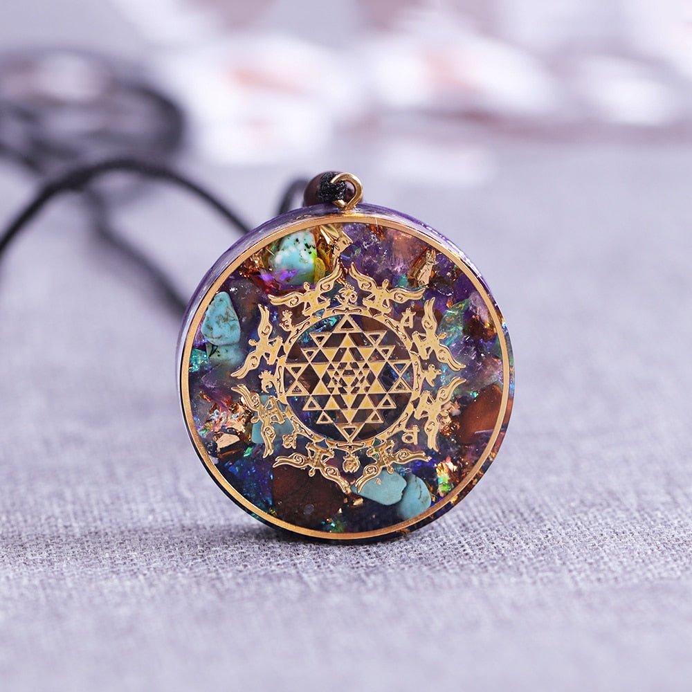 Pendentif Orgonite "Sri Yantra" en Turquoise & Oeil de Tigre -  - L'Arbre des Chakras