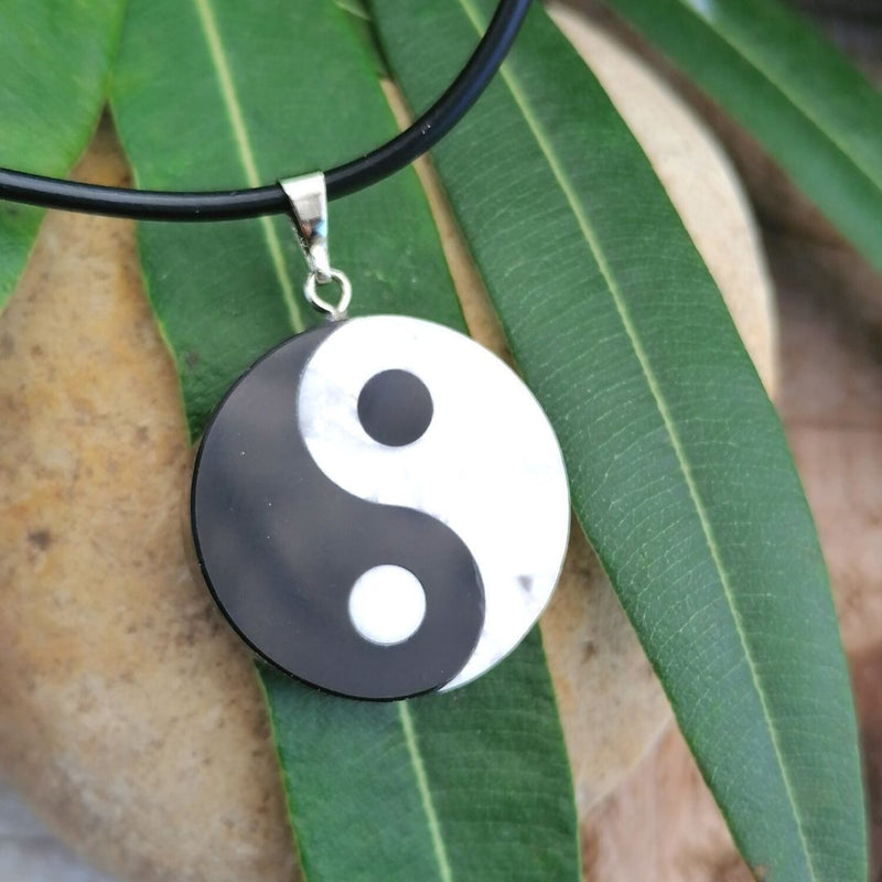 Pendentif &quot;Yin-Yang&quot; en Howlite &amp; Obsidienne Noire -  - L&#39;Arbre des Chakras