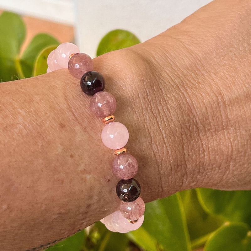 Bracelet "Amour Infini" en Quartz Rose, Grenat & Quartz Fraise -  - L'Arbre des Chakras