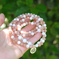 Bracelet Mala "Bonheur Féminin" en Pierre de Lune & de Soleil -  - L'Arbre des Chakras