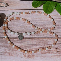 Bracelet Mala "Bonheur Féminin" en Pierre de Lune & de Soleil -  - L'Arbre des Chakras